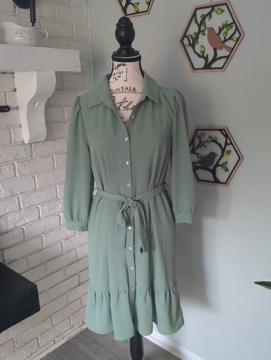 Monteau Dresses & Skirts - **3/$10** Monteau Los Angeles Dress Size Medium